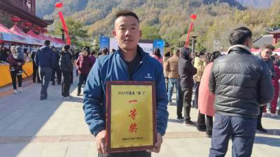 2025年，甘肃省陇南市康县天麻麻王评比及招商会在阳坝召开。三河坝镇斜坡村天麻种